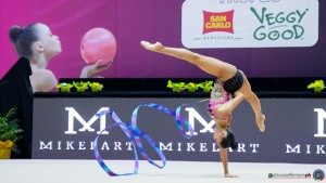 terranuova yertaikyzy aibota un nastro sfe07325a copia simone ferraro ph